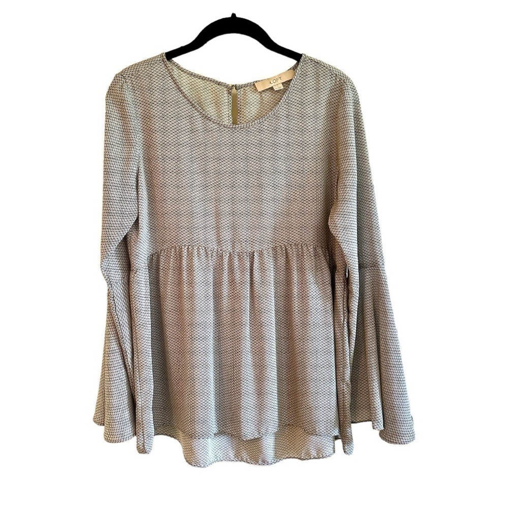 LOFT, GREY, PEPLUM, LONG BELL SLEEVE TOP. ROUND NECK, HI-LOW BOTTOM. SIZE XS
